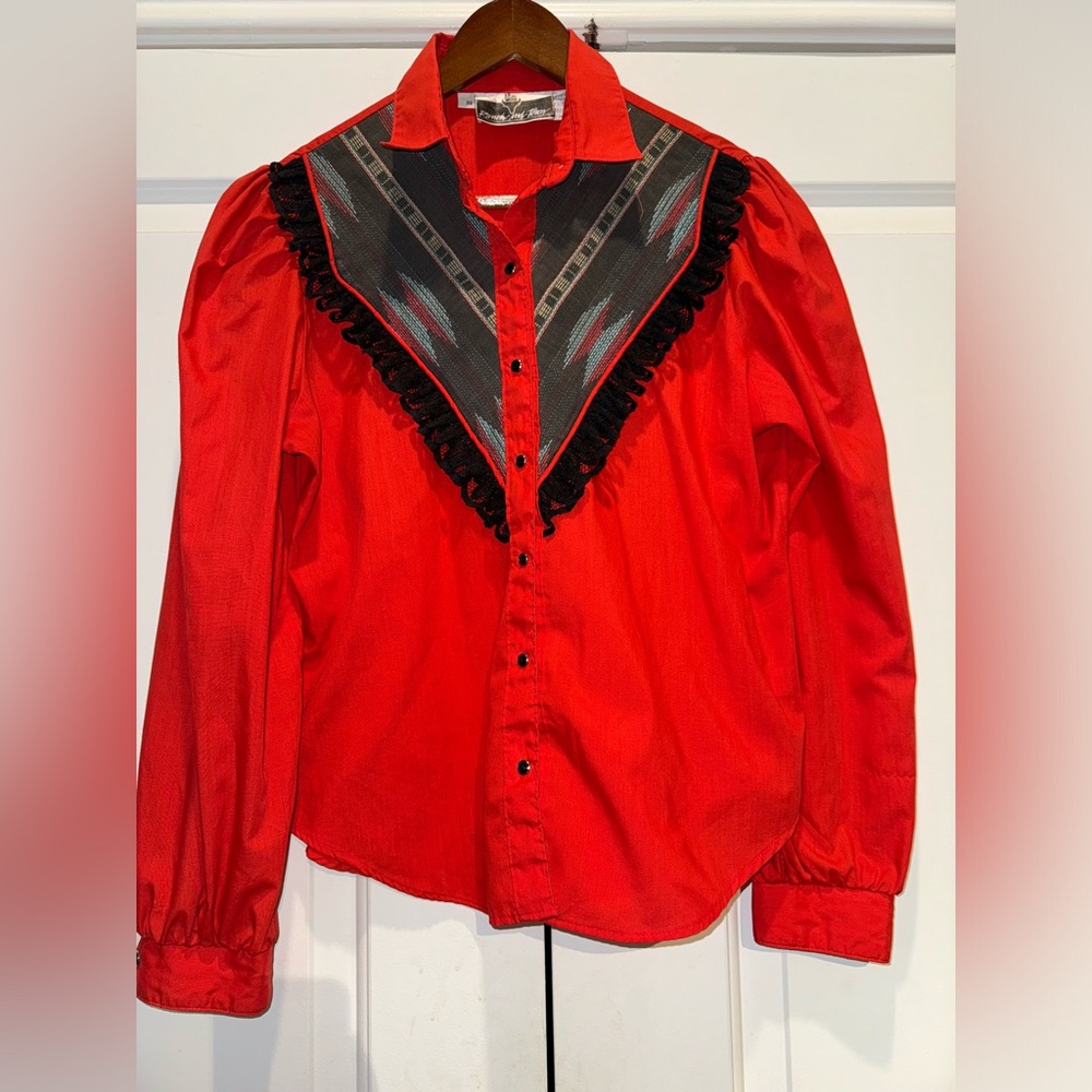 Red Vintage western cowboy pearl snap top size medium to  large